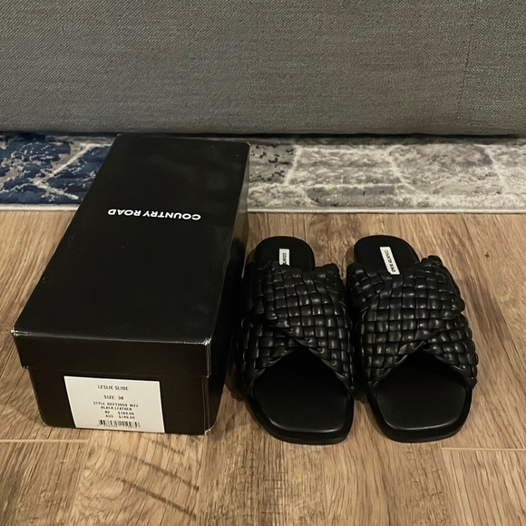 Country Road Sandals - Picture 2 of 4